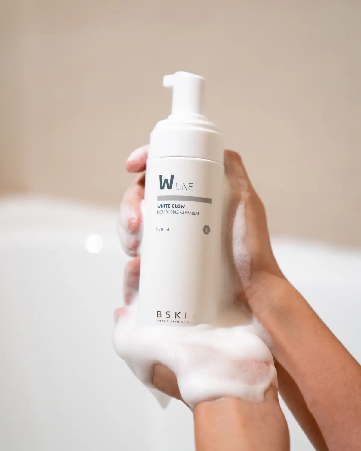White Glow Rich Bubble Cleanser