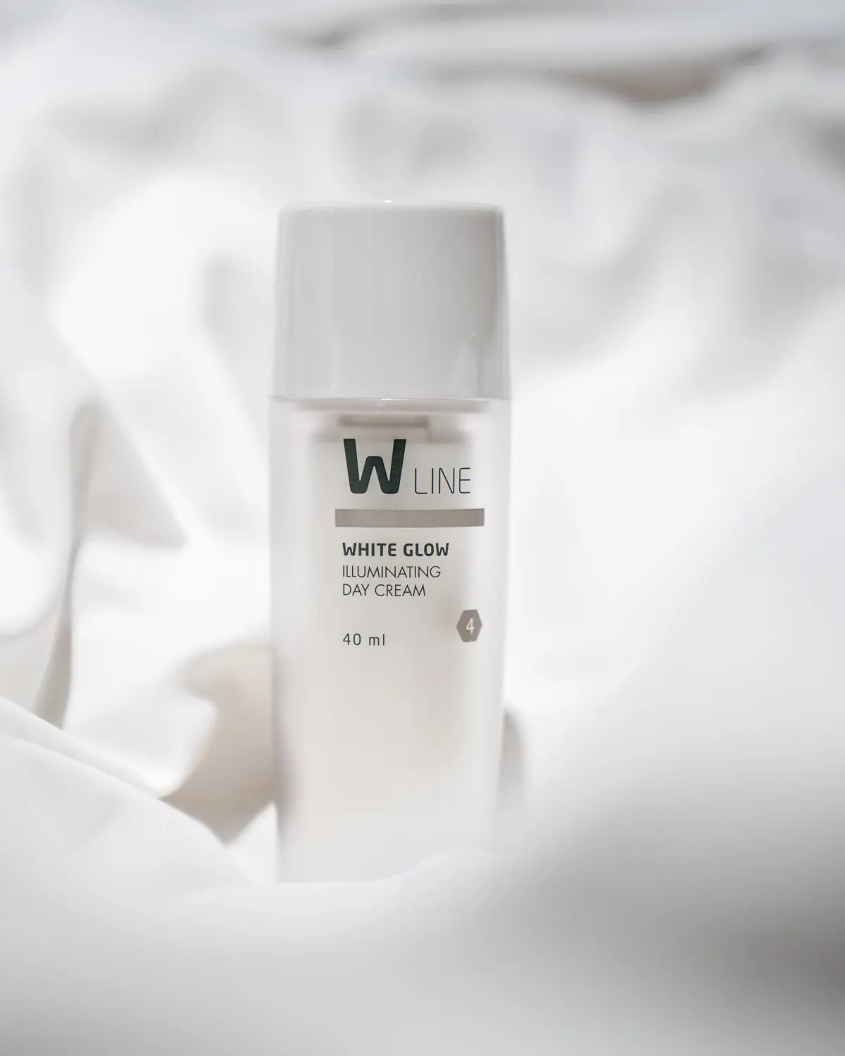 White Glow Illuminating Day Cream